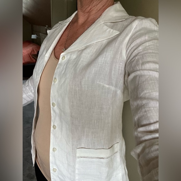 Anne Fontaine white linen blazer with accents on the sleeves and on the pockets. - Picture 9 of 11